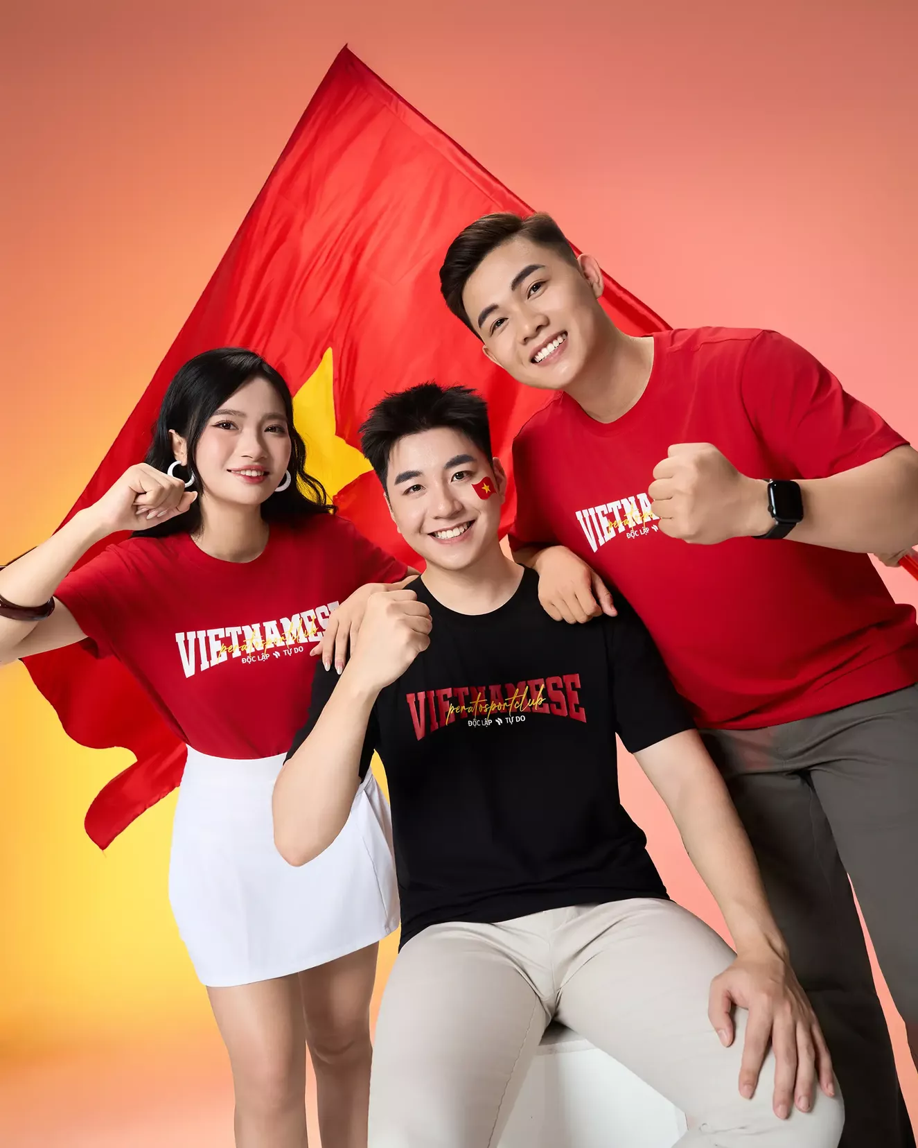 Áo Thun Cờ Đỏ Sao Vàng PERATO Unisex In VIETNAMESE L0TSS5M099