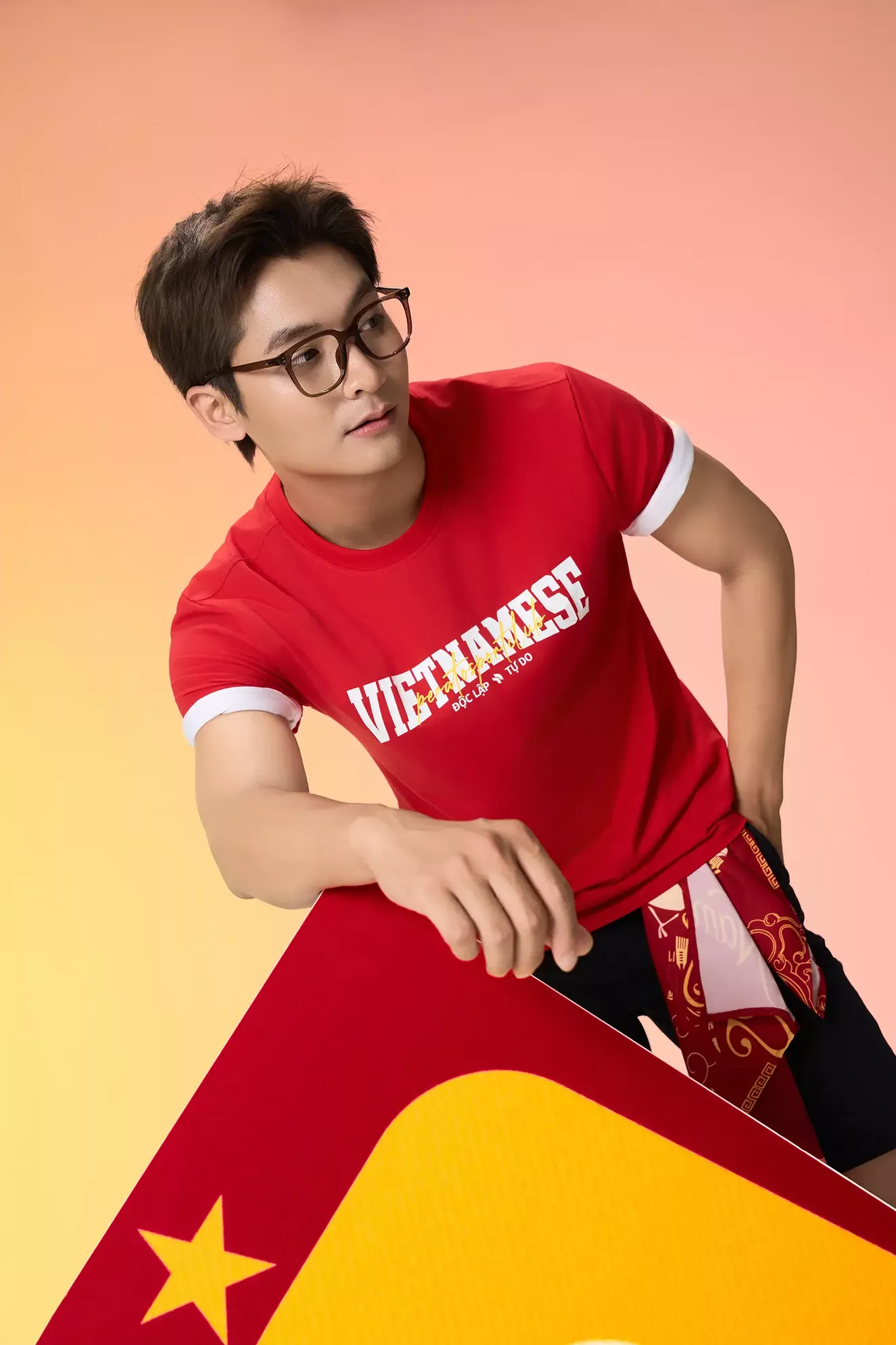 Áo Thun Cờ Đỏ Sao Vàng PERATO Unisex In VIETNAMESE L0TSS5M099