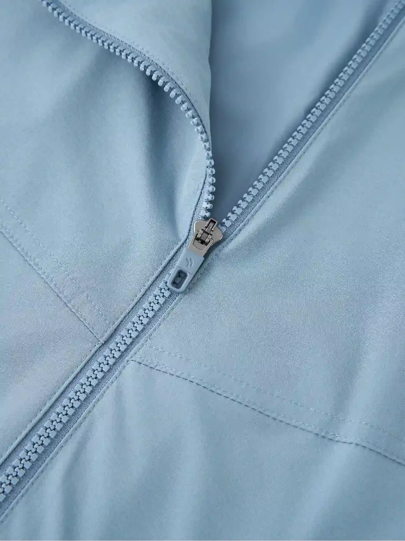 Áo Khoác Gió Nam PERATO Phong Cách Lifestyle In Lưng LBKGW5M036