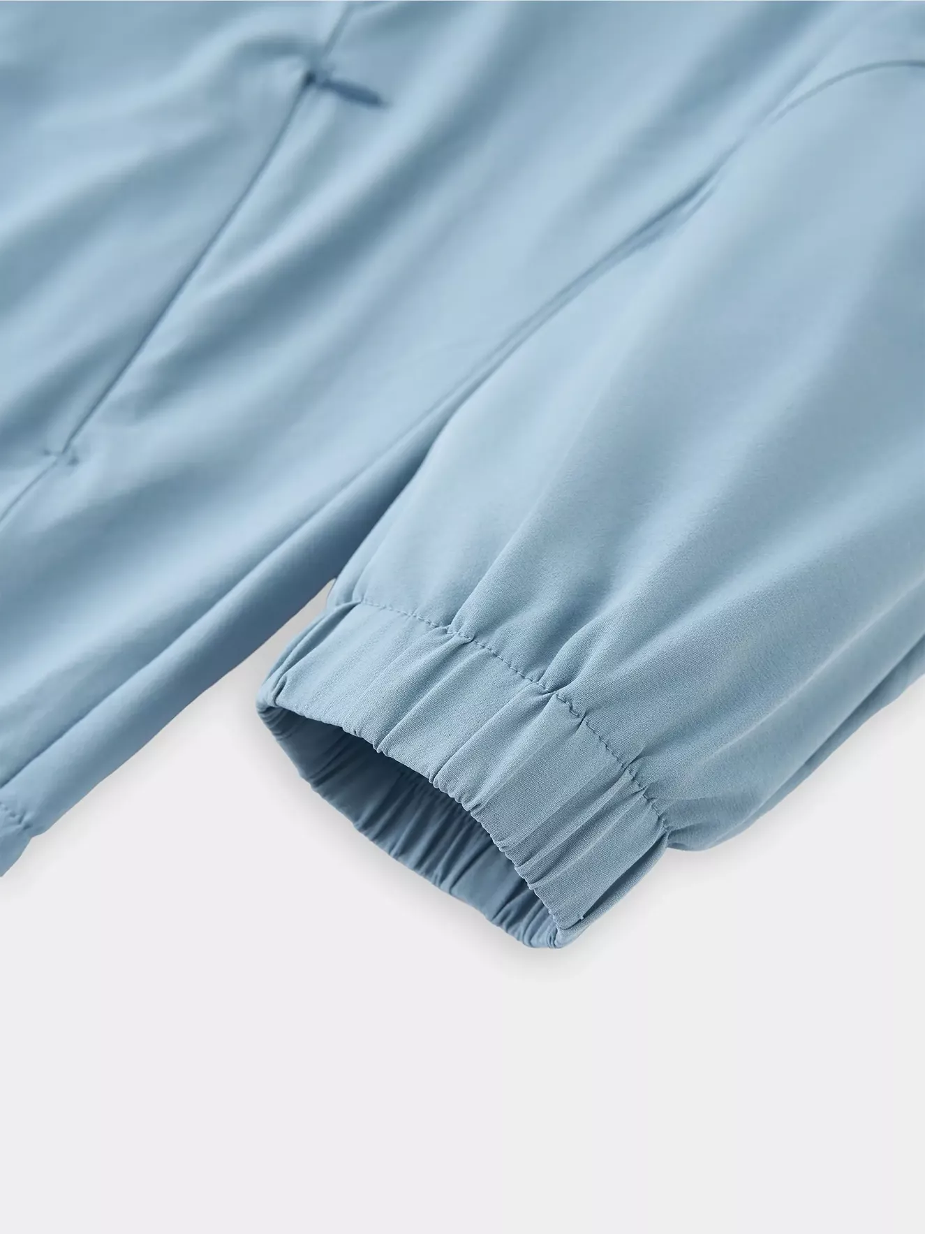 Áo Khoác Gió Nam PERATO Phong Cách Lifestyle In Lưng LBKGW5M036