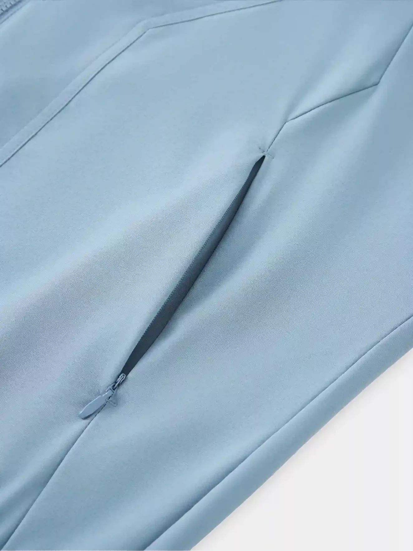 Áo Khoác Gió Nam PERATO Phong Cách Lifestyle In Lưng LBKGW5M036