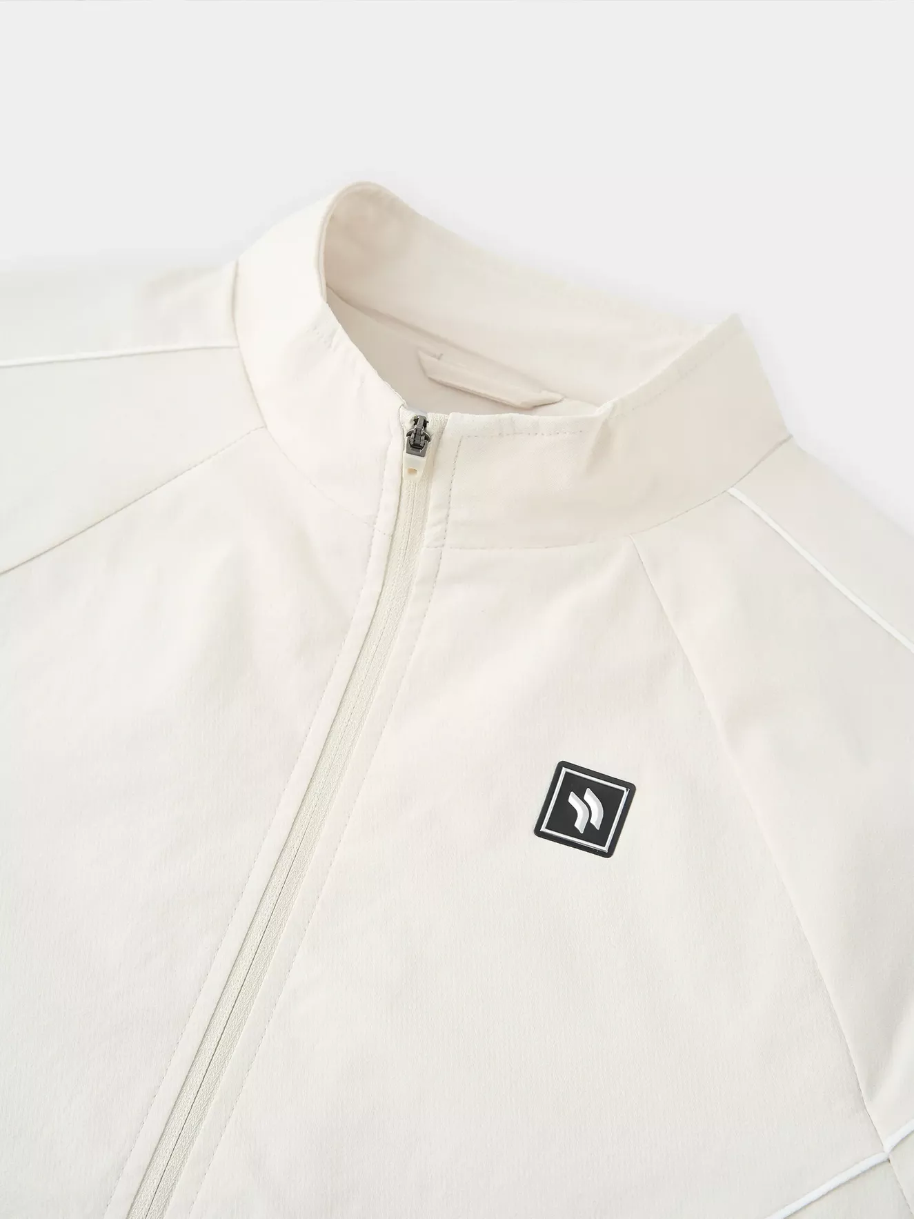 Áo Khoác Gió Nữ PERATO Cổ Dựng 2 Lớp Phối Line TBKGW5W024