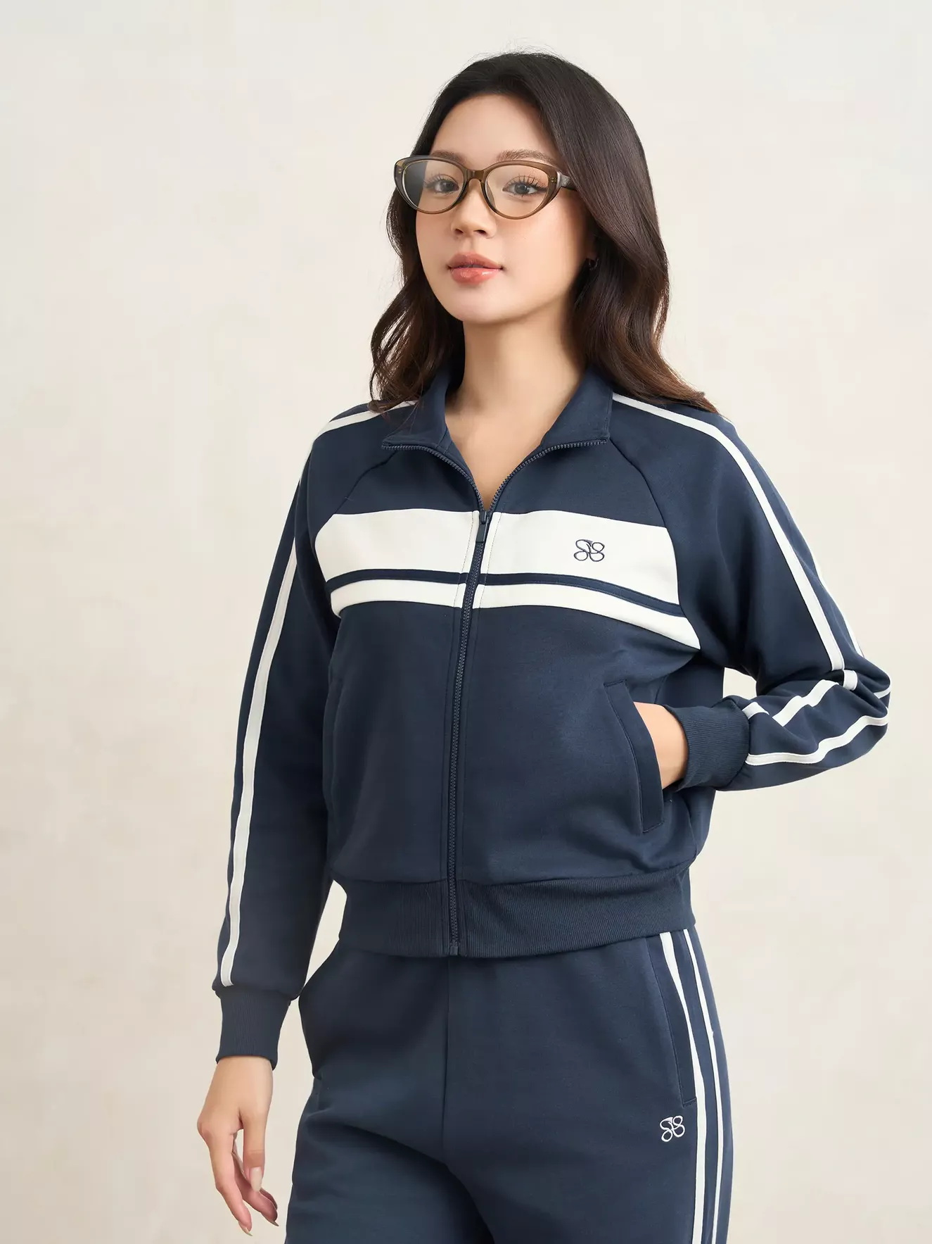 Áo Nỉ Khóa Nữ 5S Fashion Can Phối Phom Regular WBAKN25005-WBAKN25105