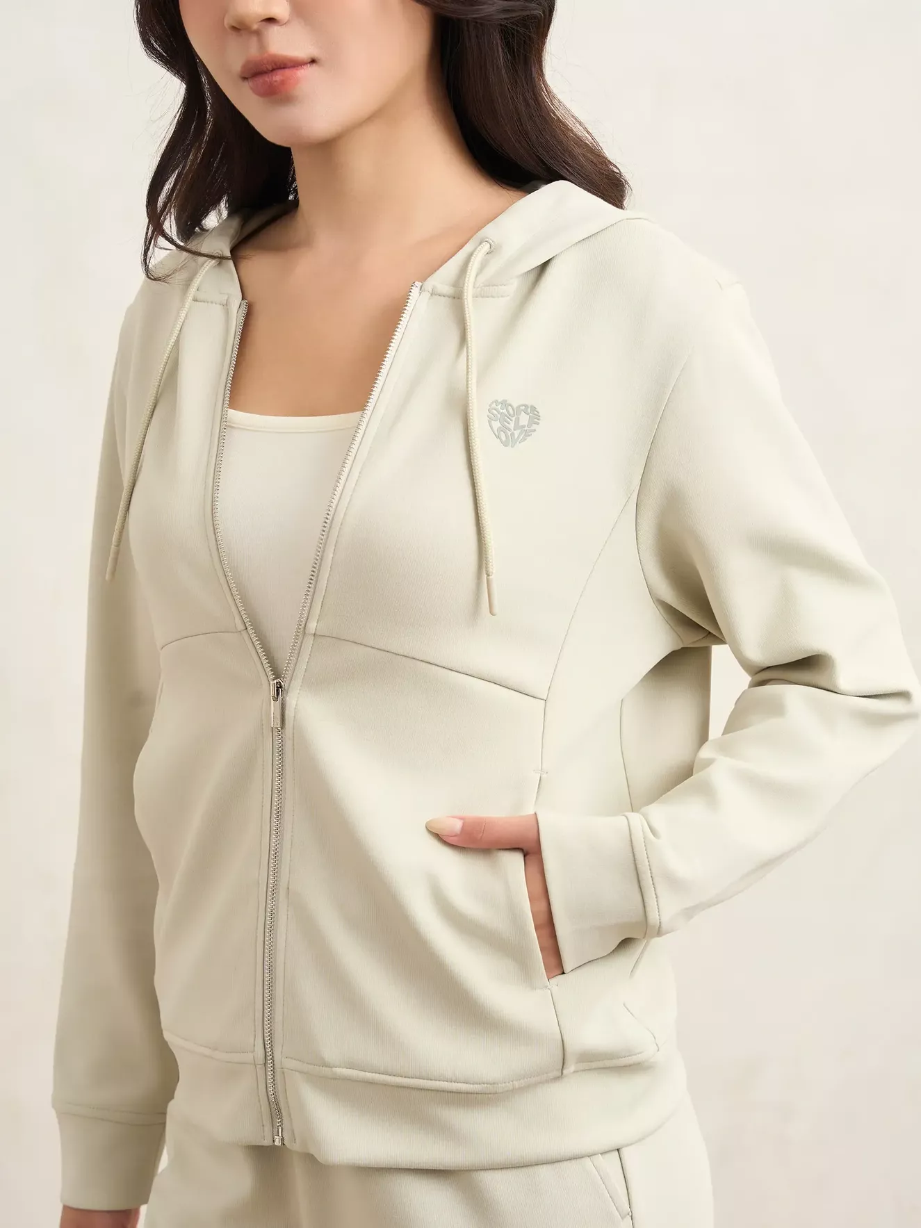 Áo Nỉ Khóa Nữ 5S Fashion Có Mũ In Basic Phom Regular WBAKN25013