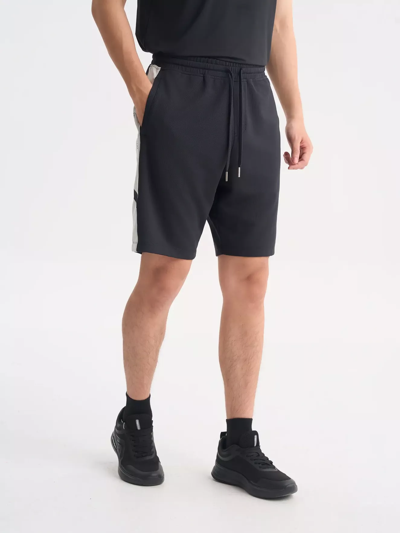 Quần Short Nam Casual Can Phối In Chữ Slimfit QSC25002