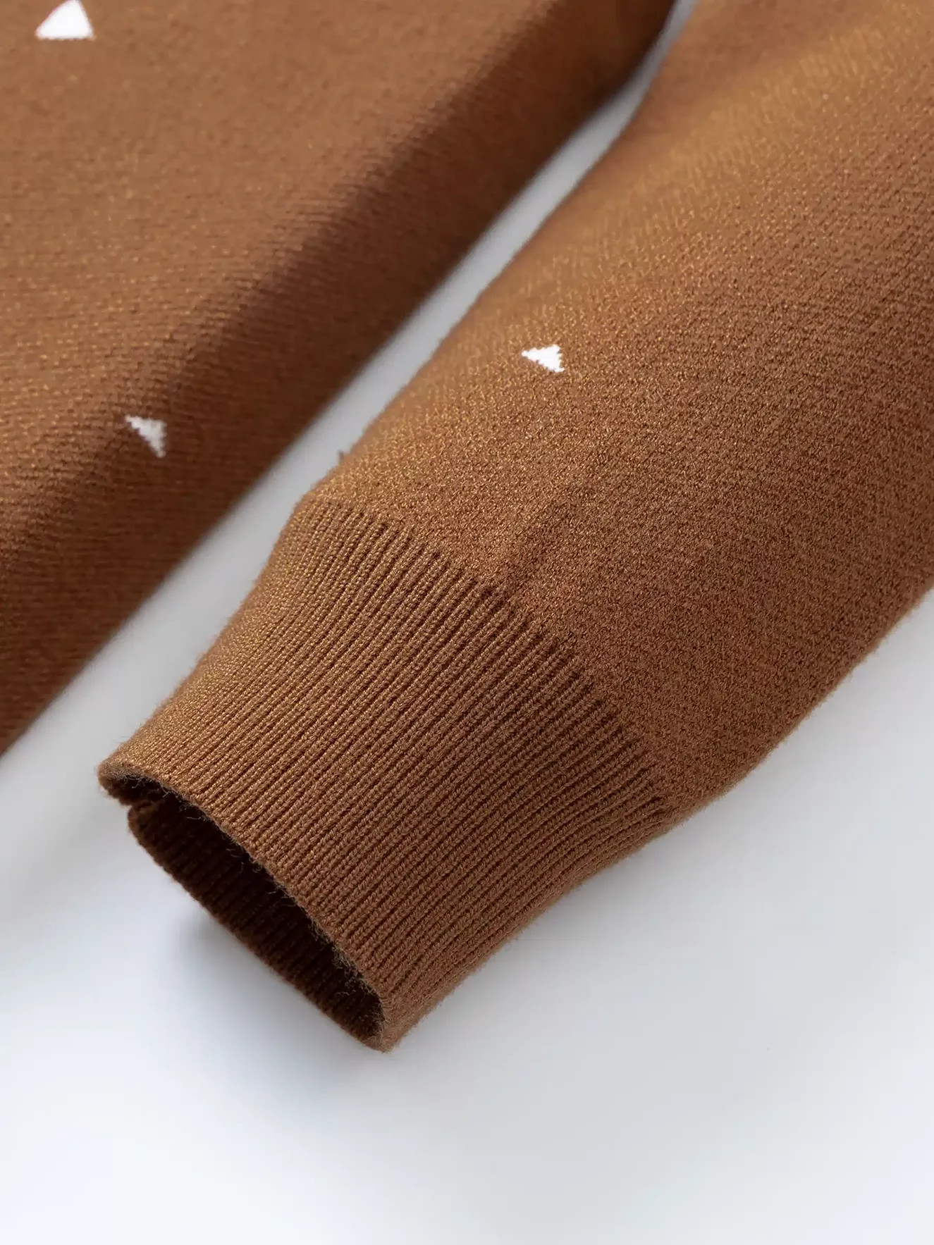 Áo Len Họa Tiết Tam Giác Nhỏ 5S Fashion Slim Fit ALO23006