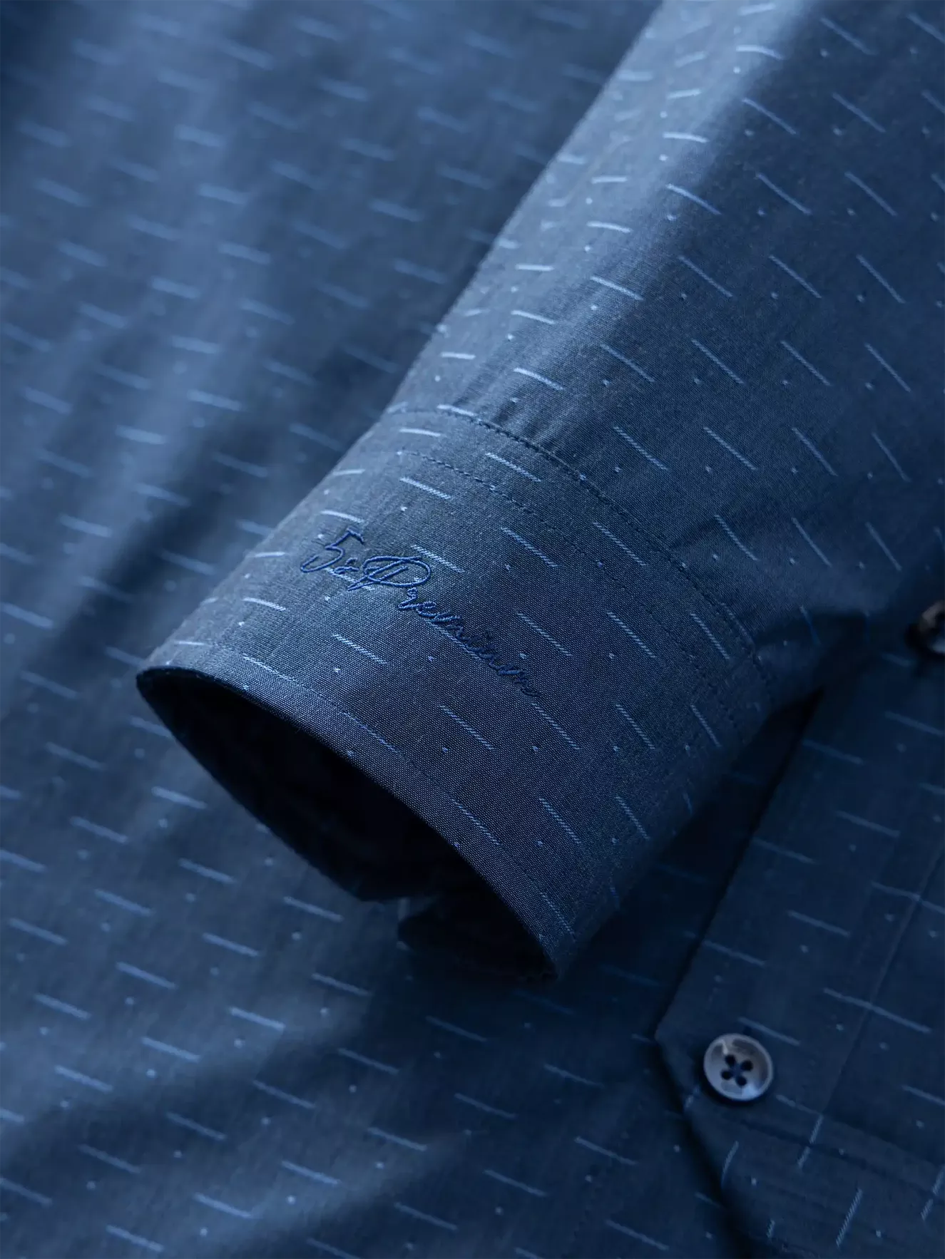 Áo Sơ Mi Nam Dài Tay Họa Tiết Có Túi Phom Regular ASM24016