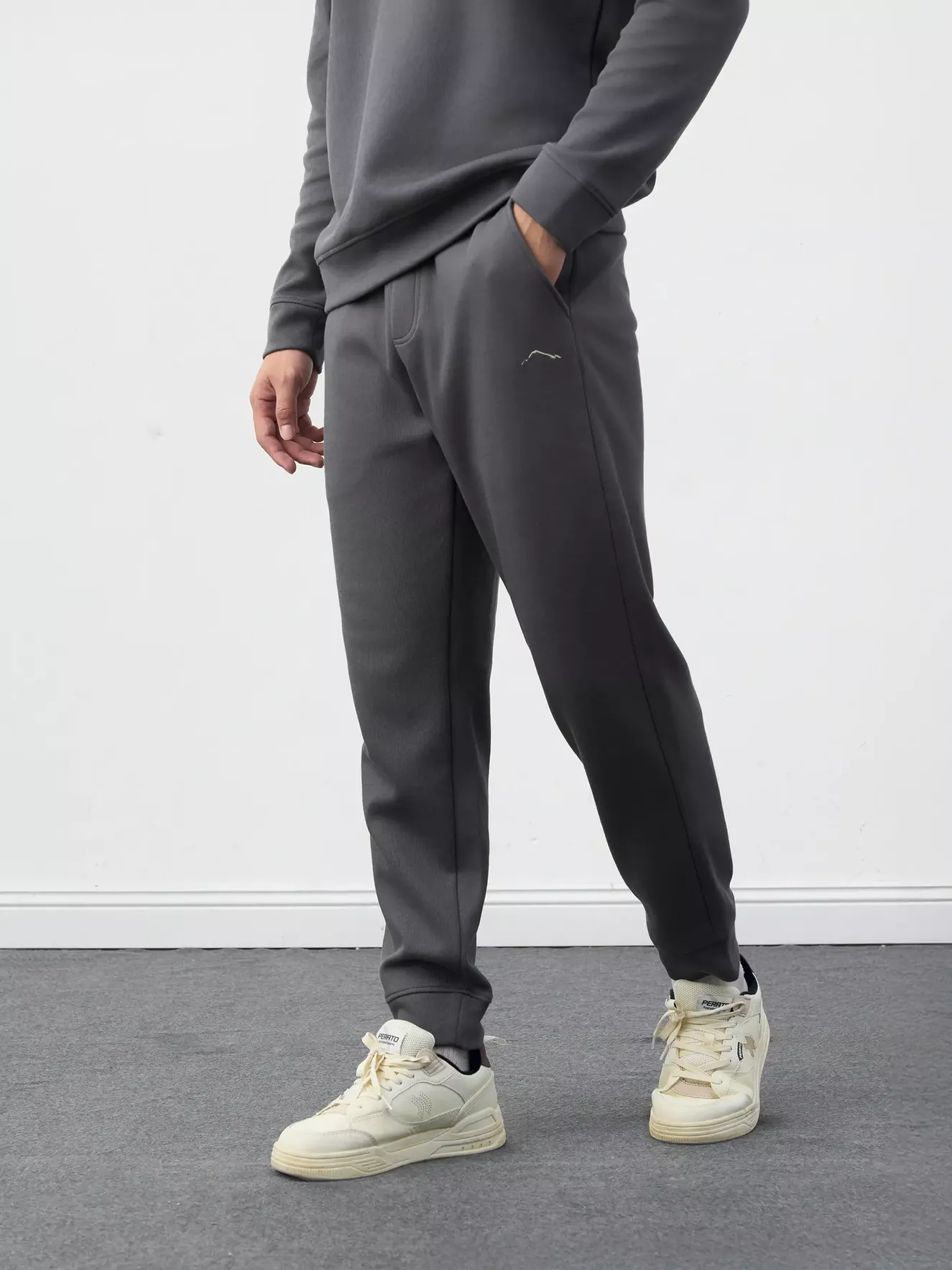 Quần Nỉ Nam S-WARM 5S Fashion Thêu Họa Tiết Phom Slimfit MBQNI25013