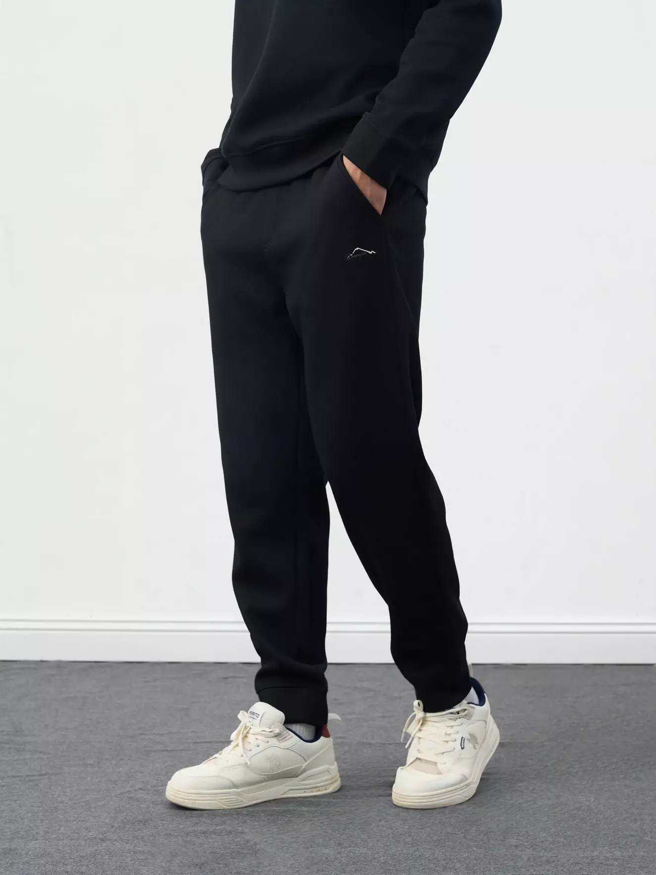 Quần Nỉ Nam S-WARM 5S Fashion Thêu Họa Tiết Phom Slimfit MBQNI25013