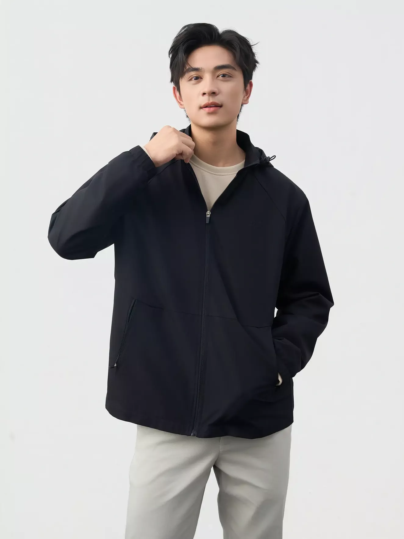 Áo Khoác Gió Nam Pro-DWR 5S FASHION Tay Raglan Có Mũ Tháo Được M0AKG25009