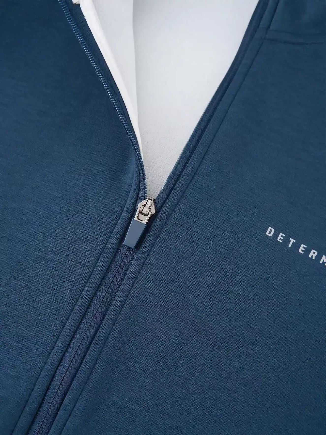 Áo Nỉ Nam Kéo Khóa 5S Fashion In Đơn Giản Phom Slimfit MBAKN25021