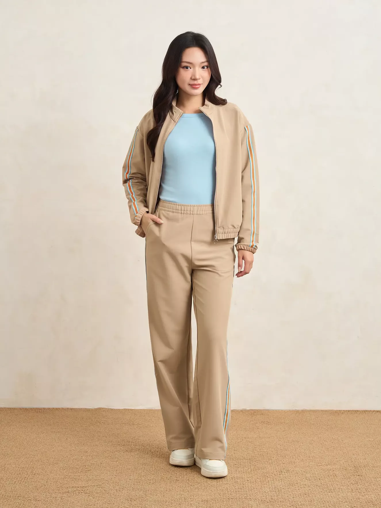 Áo Khoác Gió Nữ Cổ Dựng 5S Fashion Phối Line Màu Phom Regular WBAKG25001