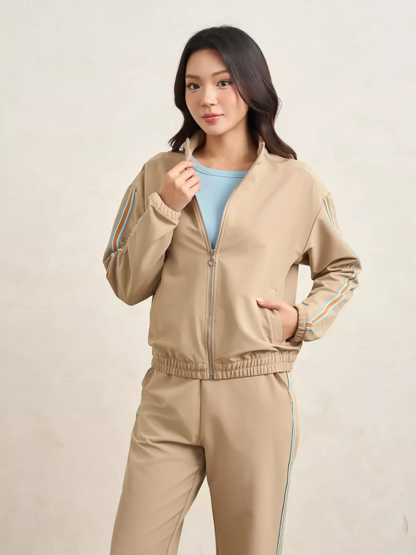 Áo Khoác Gió Nữ Cổ Dựng 5S Fashion Phối Line Màu Phom Regular WBAKG25001