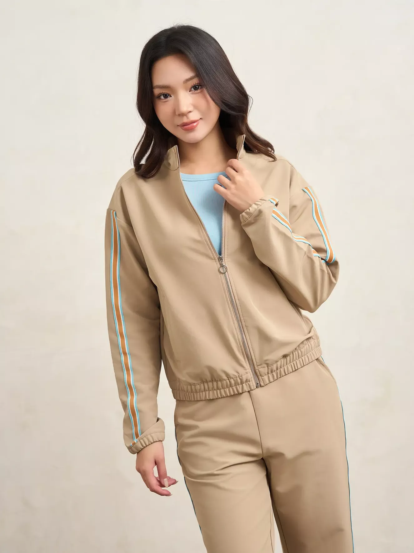 Áo Khoác Gió Nữ Cổ Dựng 5S Fashion Phối Line Màu Phom Regular WBAKG25001