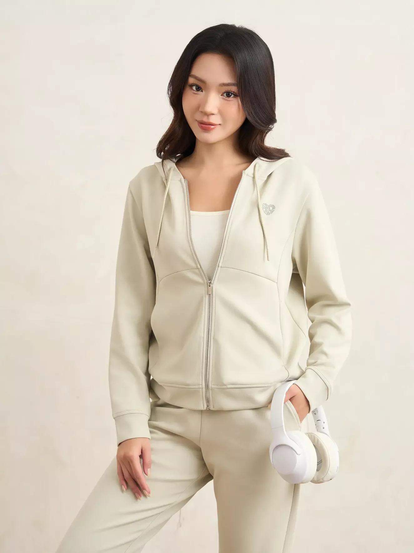 Áo Nỉ Khóa Nữ 5S Fashion Có Mũ In Basic Phom Regular WBAKN25013