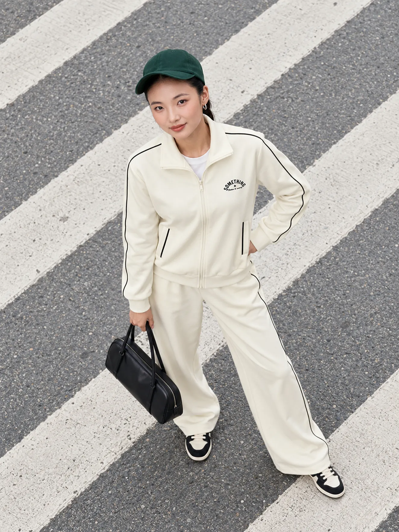 Set Bộ Nỉ Khóa Nữ SOFT EDGE 5S FASHION Phối Line Hiện Đại WBNK26018