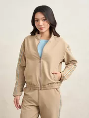 Áo Khoác Gió Nữ Cổ Dựng 5S Fashion Phối Line Màu Phom Regular WBAKG25001