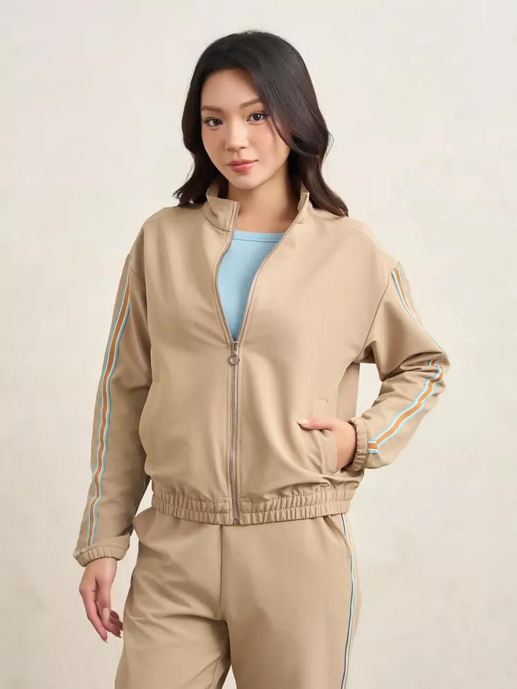 Áo Khoác Gió Nữ Cổ Dựng 5S Fashion Phối Line Màu Phom Regular WBAKG25001